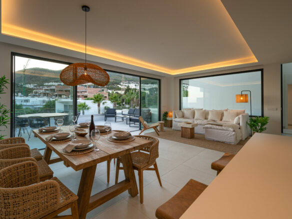 FOR SALE 🏡 Elegant 4 Bedroom Villa – Benalmádena Pueblo, Benalmádena