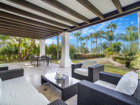FOR SALE 🏡 Renovation Villa in Gated Community – Las Lomas de Magna Marbella, Golden Mile