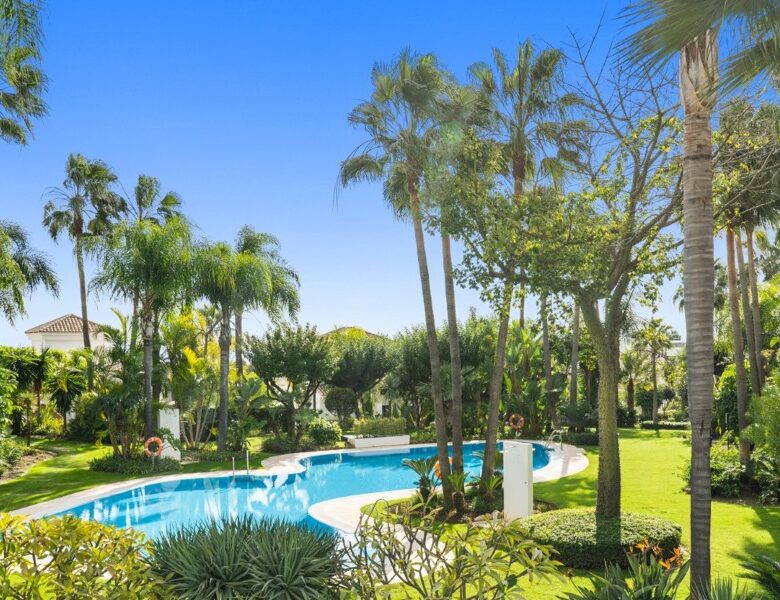 FOR SALE 🏡 Renovation Villa in Gated Community – Las Lomas de Magna Marbella, Golden Mile