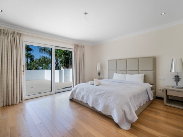 FOR SALE 🏡 Renovation Villa in Gated Community – Las Lomas de Magna Marbella, Golden Mile