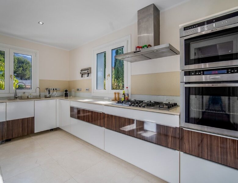 FOR SALE 🏡 Renovation Villa in Gated Community – Las Lomas de Magna Marbella, Golden Mile