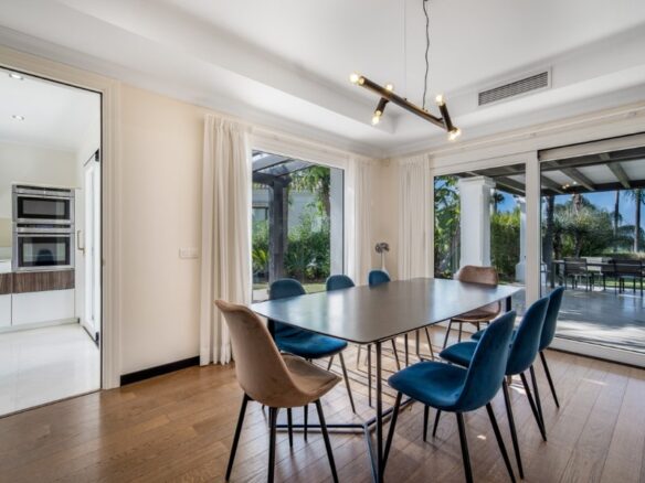 FOR SALE 🏡 Renovation Villa in Gated Community – Las Lomas de Magna Marbella, Golden Mile