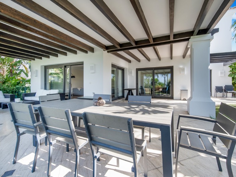 FOR SALE 🏡 Renovation Villa in Gated Community – Las Lomas de Magna Marbella, Golden Mile