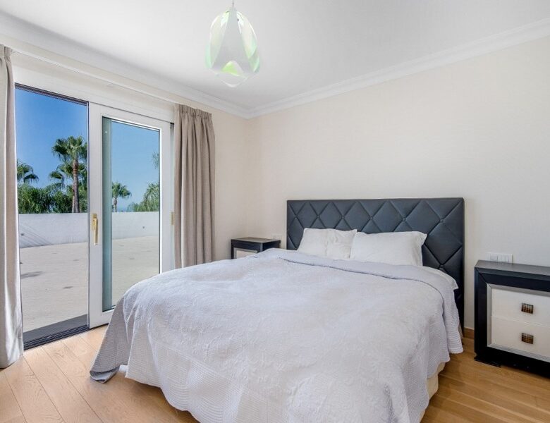 FOR SALE 🏡 Renovation Villa in Gated Community – Las Lomas de Magna Marbella, Golden Mile