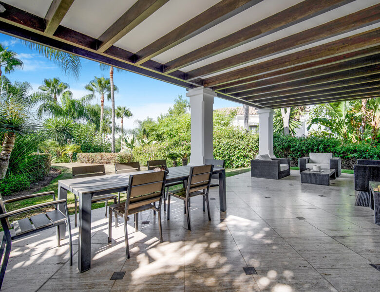 FOR SALE 🏡 Renovation Villa in Gated Community – Las Lomas de Magna Marbella, Golden Mile