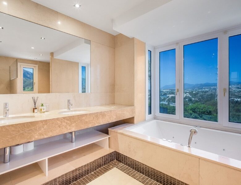 FOR SALE 🏡 Renovation Villa in Gated Community – Las Lomas de Magna Marbella, Golden Mile