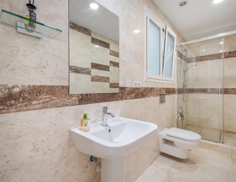 FOR SALE 🏡 Renovation Villa in Gated Community – Las Lomas de Magna Marbella, Golden Mile