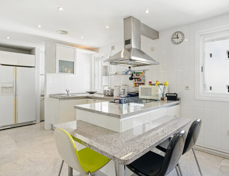FOR SALE 🏡 South Facing Duplex Penthouse – Marbella Real, Golden Mile, Marbella