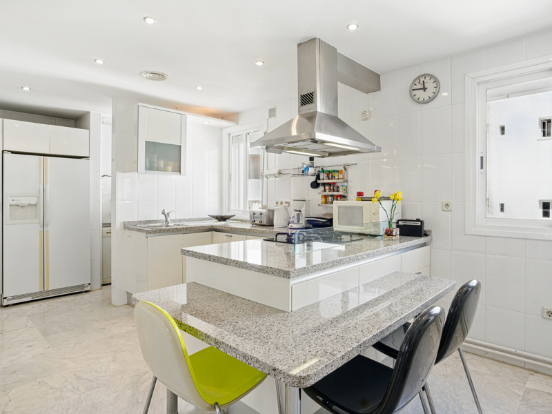 FOR SALE 🏡 South Facing Duplex Penthouse – Marbella Real, Golden Mile, Marbella