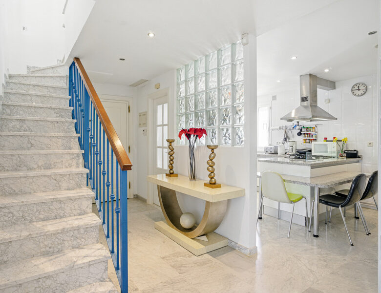 FOR SALE 🏡 South Facing Duplex Penthouse – Marbella Real, Golden Mile, Marbella