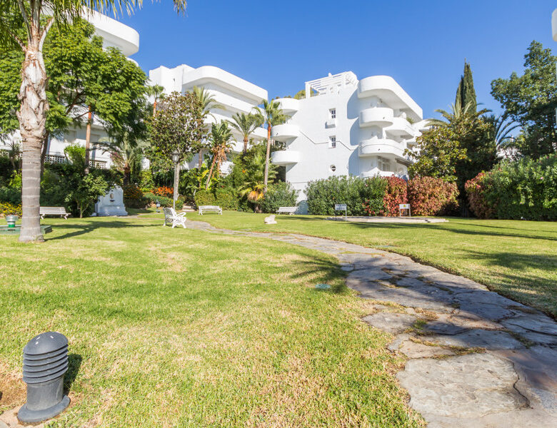 FOR SALE 🏡 South Facing Duplex Penthouse – Marbella Real, Golden Mile, Marbella