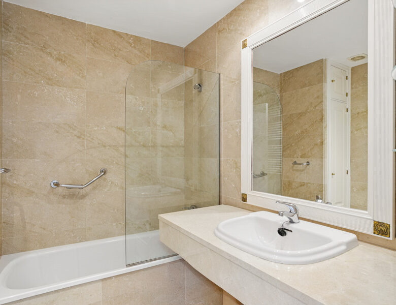 FOR SALE 🏡 South Facing Duplex Penthouse – Marbella Real, Golden Mile, Marbella