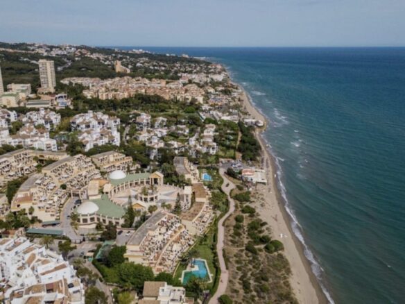 FOR SALE 🏡 Renovated Beachfront Studio next to Nikki Beach – Romano Playa, Elviria, Marbella