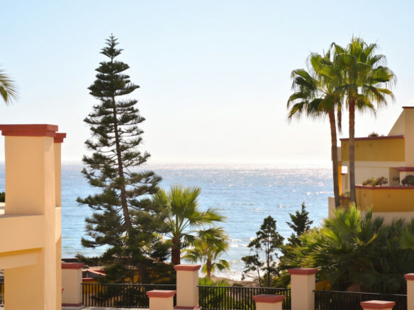 FOR SALE 🏡 Renovated Beachfront Studio next to Nikki Beach – Romano Playa, Elviria, Marbella