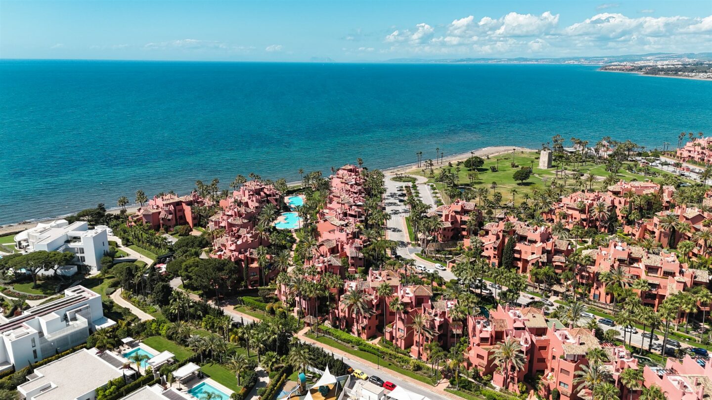 FOR SALE 🏡 Menara Beach Duplex Penthouse – Estepona East, Estepona