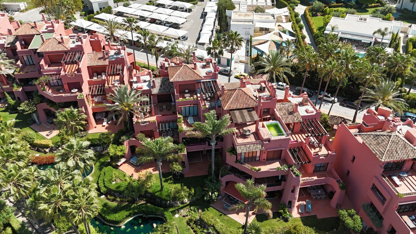 FOR SALE 🏡 Menara Beach Duplex Penthouse – Estepona East, Estepona