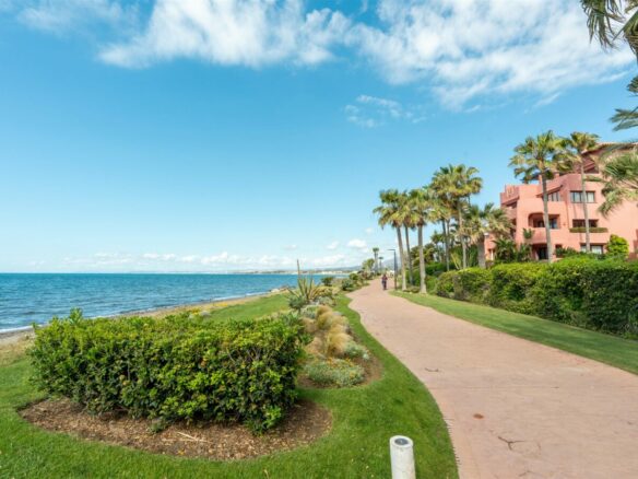 FOR SALE 🏡 Menara Beach Duplex Penthouse – Estepona East, Estepona