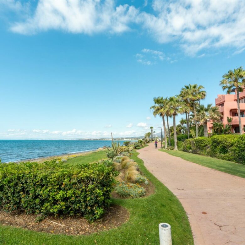 FOR SALE 🏡 Menara Beach Duplex Penthouse – Estepona East, Estepona