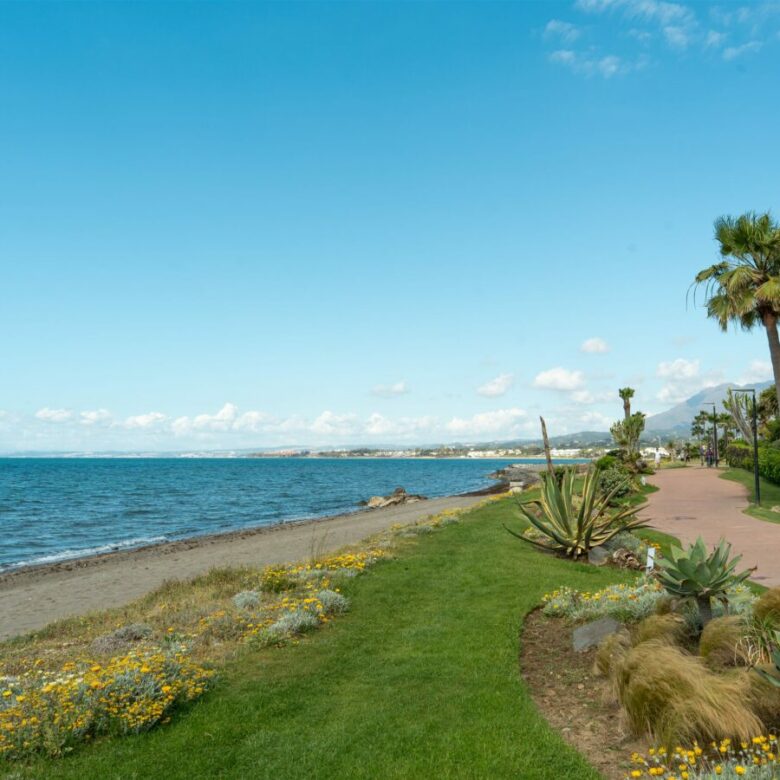 FOR SALE 🏡 Menara Beach Duplex Penthouse – Estepona East, Estepona