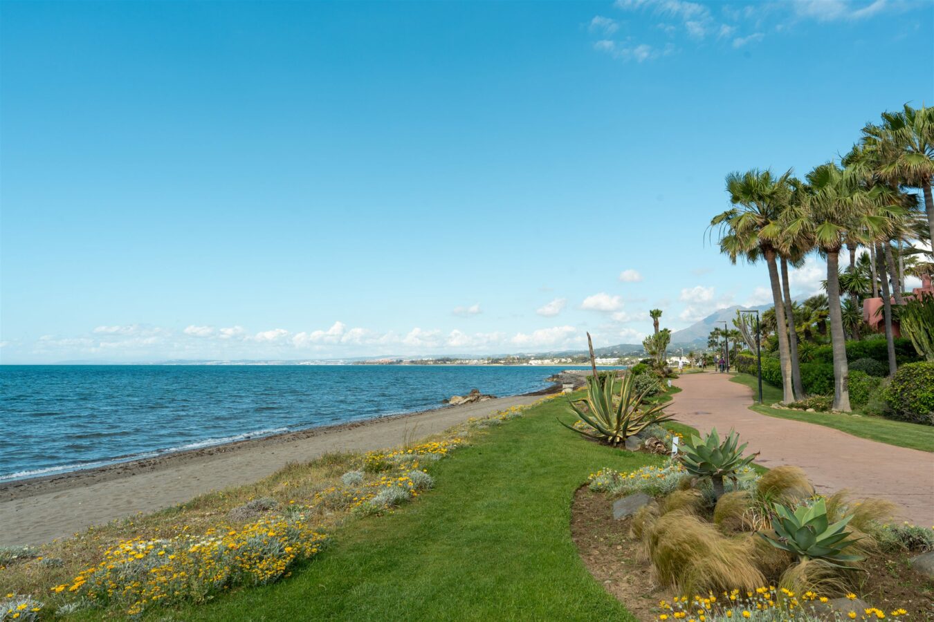 FOR SALE 🏡 Menara Beach Duplex Penthouse – Estepona East, Estepona