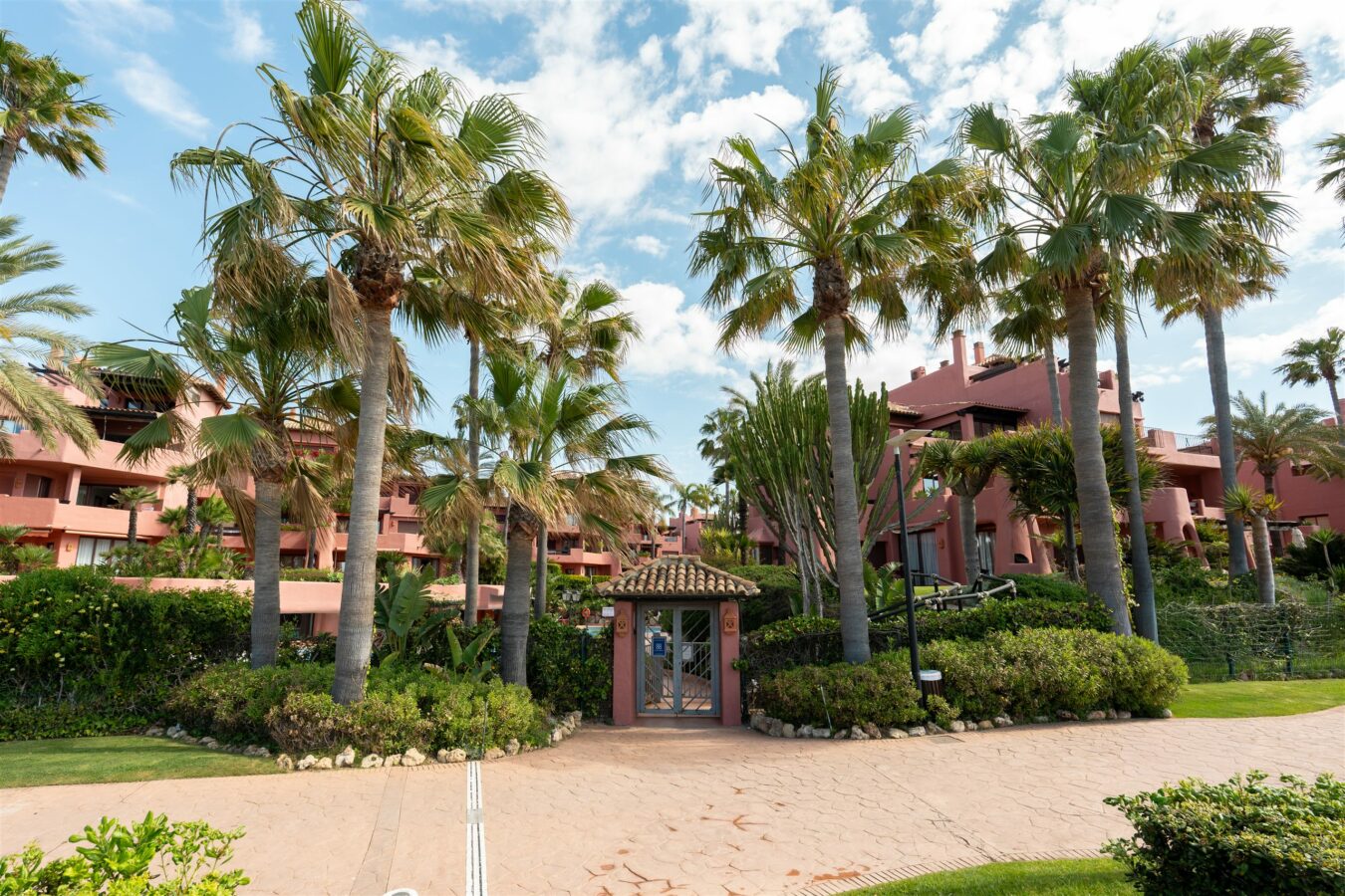 FOR SALE 🏡 Menara Beach Duplex Penthouse – Estepona East, Estepona