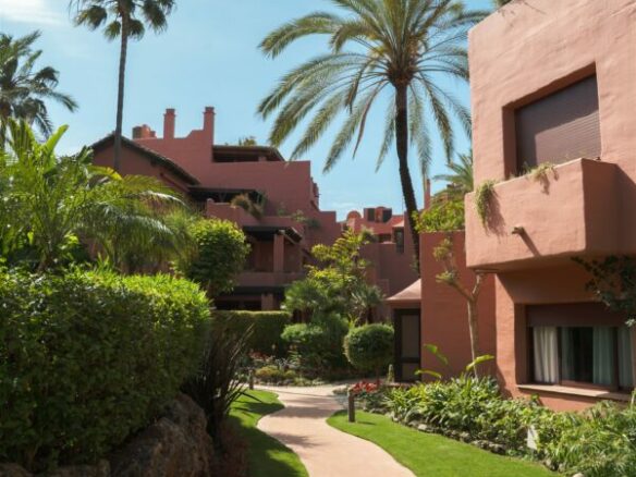 FOR SALE 🏡 Menara Beach Duplex Penthouse – Estepona East, Estepona