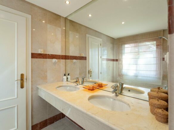 FOR SALE 🏡 Menara Beach Duplex Penthouse – Estepona East, Estepona