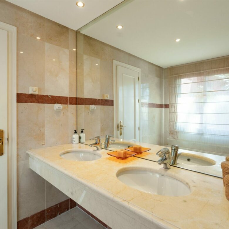 FOR SALE 🏡 Menara Beach Duplex Penthouse – Estepona East, Estepona