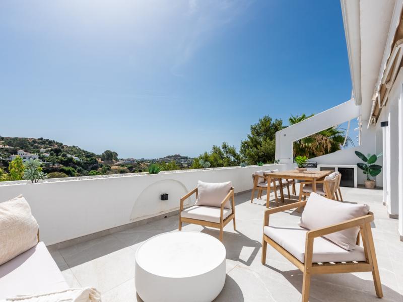 FOR SALE 🏡 Renovated Apartment with Golf Views – Mirador II, La Quinta, Benahavís