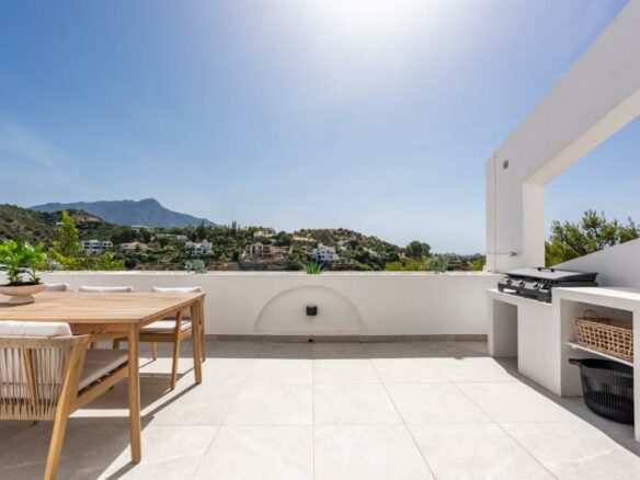 FOR SALE 🏡 Renovated Apartment with Golf Views – Mirador II, La Quinta, Benahavís