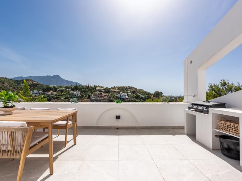 FOR SALE 🏡 Renovated Apartment with Golf Views – Mirador II, La Quinta, Benahavís