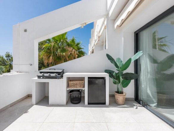 FOR SALE 🏡 Renovated Apartment with Golf Views – Mirador II, La Quinta, Benahavís