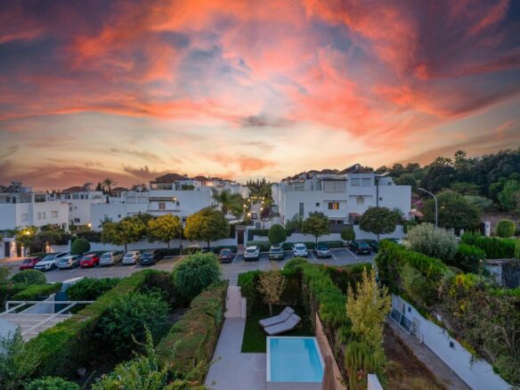 FOR SALE 🏡 Reduced 4 Bedroom Townhouse – Nagüeles, Golden Mile, Marbella