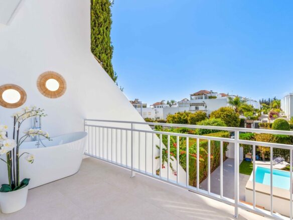 FOR SALE 🏡 Reduced 4 Bedroom Townhouse – Nagüeles, Golden Mile, Marbella