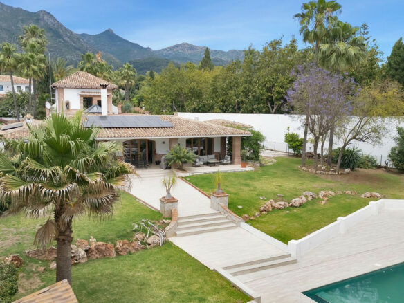 FOR SALE 🏡 Renovated Mediterranean Villa with Solar Energy – Nagüeles, Golden Mile, Marbella