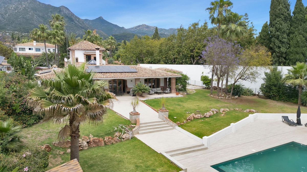 FOR SALE 🏡 Renovated Mediterranean Villa with Solar Energy – Nagüeles, Golden Mile, Marbella