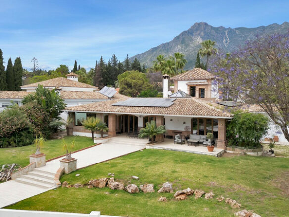 FOR SALE 🏡 Renovated Mediterranean Villa with Solar Energy – Nagüeles, Golden Mile, Marbella