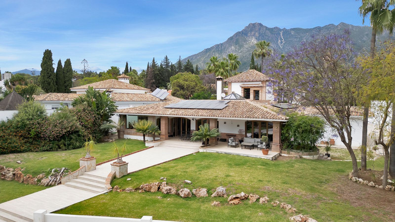 FOR SALE 🏡 Renovated Mediterranean Villa with Solar Energy – Nagüeles, Golden Mile, Marbella