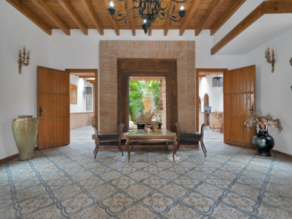 FOR SALE 🏡 Renovated Mediterranean Villa with Solar Energy – Nagüeles, Golden Mile, Marbella