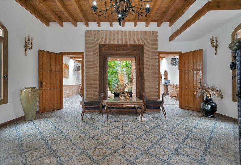 FOR SALE 🏡 Renovated Mediterranean Villa with Solar Energy – Nagüeles, Golden Mile, Marbella
