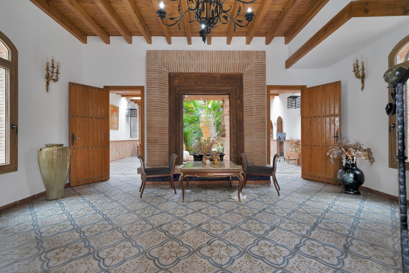 FOR SALE 🏡 Renovated Mediterranean Villa with Solar Energy – Nagüeles, Golden Mile, Marbella