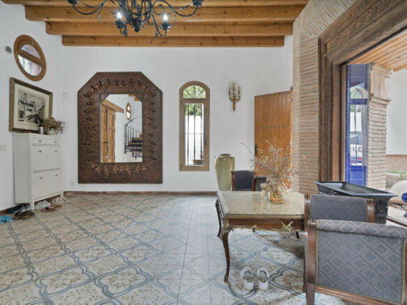 FOR SALE 🏡 Renovated Mediterranean Villa with Solar Energy – Nagüeles, Golden Mile, Marbella
