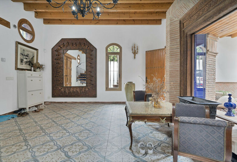 FOR SALE 🏡 Renovated Mediterranean Villa with Solar Energy – Nagüeles, Golden Mile, Marbella