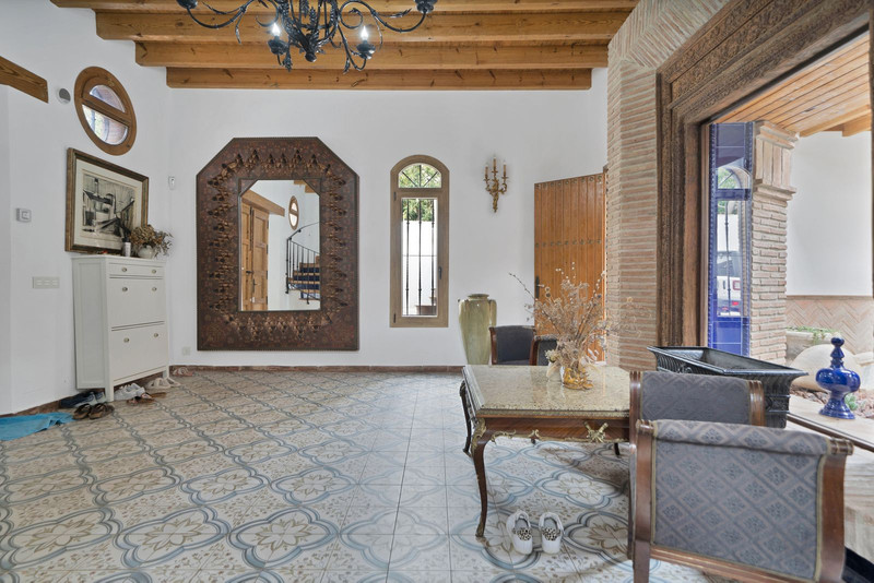 FOR SALE 🏡 Renovated Mediterranean Villa with Solar Energy – Nagüeles, Golden Mile, Marbella