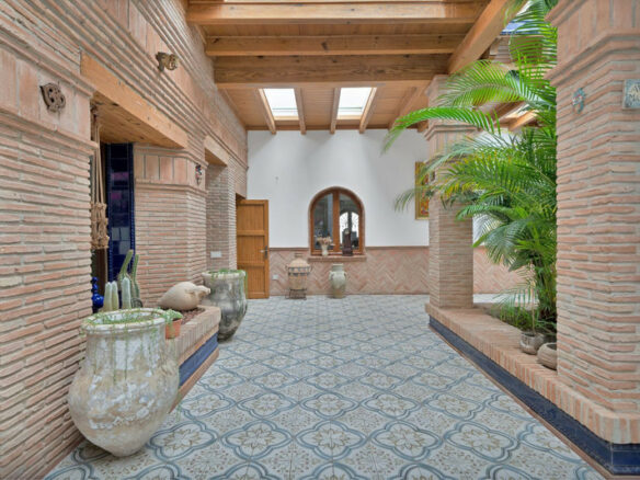 FOR SALE 🏡 Renovated Mediterranean Villa with Solar Energy – Nagüeles, Golden Mile, Marbella