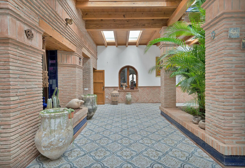 FOR SALE 🏡 Renovated Mediterranean Villa with Solar Energy – Nagüeles, Golden Mile, Marbella