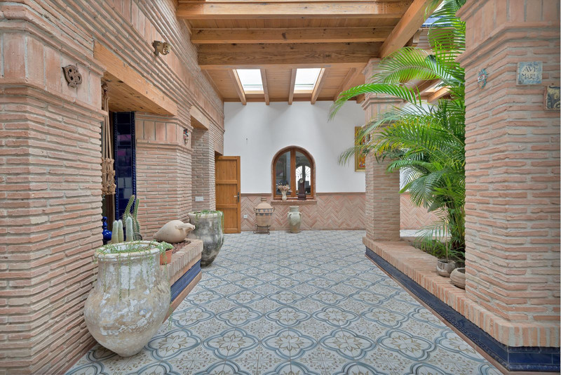 FOR SALE 🏡 Renovated Mediterranean Villa with Solar Energy – Nagüeles, Golden Mile, Marbella