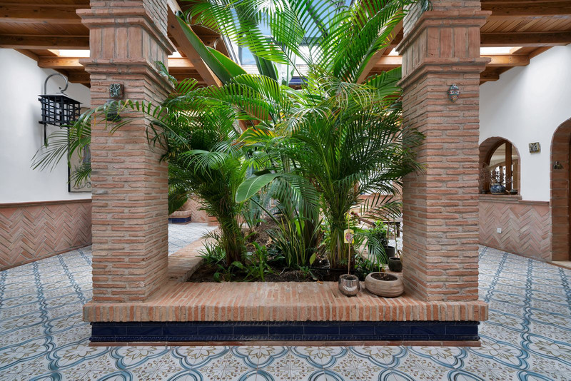 FOR SALE 🏡 Renovated Mediterranean Villa with Solar Energy – Nagüeles, Golden Mile, Marbella