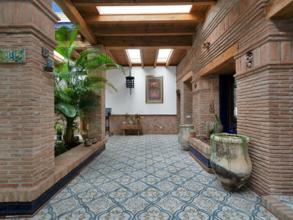 FOR SALE 🏡 Renovated Mediterranean Villa with Solar Energy – Nagüeles, Golden Mile, Marbella