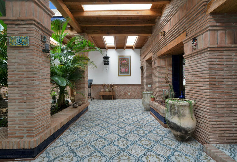 FOR SALE 🏡 Renovated Mediterranean Villa with Solar Energy – Nagüeles, Golden Mile, Marbella